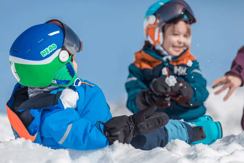 Szczęśliwe przedszkolaki w śniugo