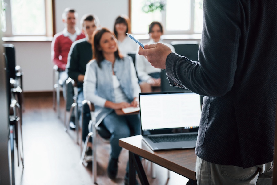 Grupa studentów podczas zajęć
