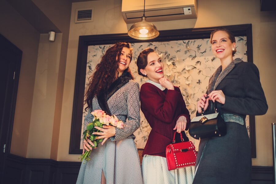 Modnie ubrane kobiety