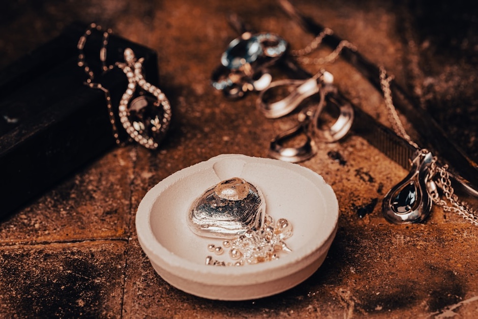 biżuteria srebrna wymaga specjalnego traktowania