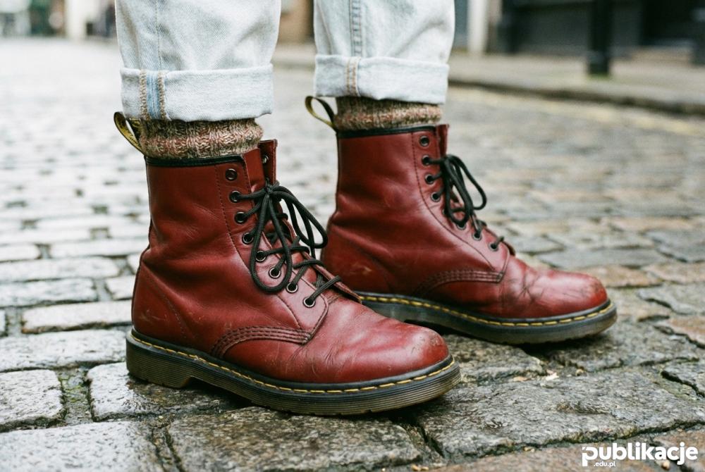 Kultowe glany Dr Martens styl skinhead