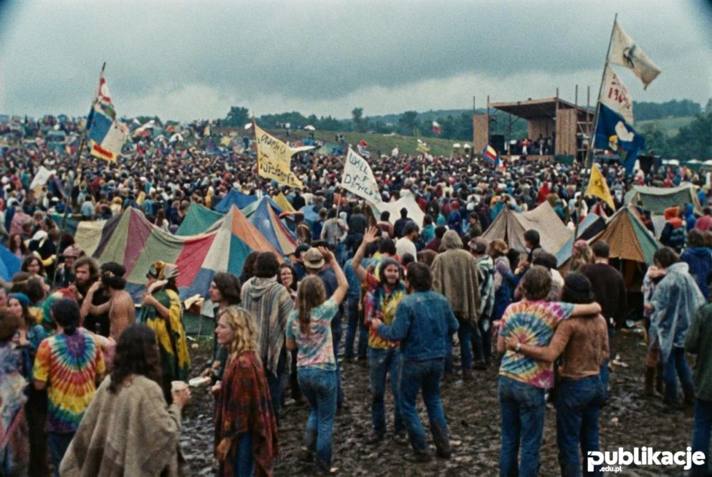 Tłum ludzi na festiwalu Woodstock 1969