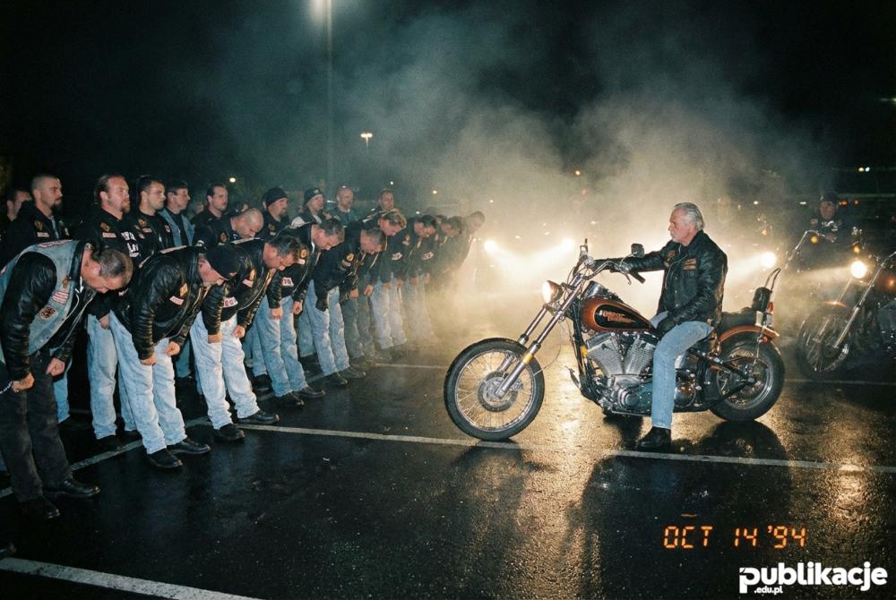 Hierarchia w gangu motocyklowym i powitanie lidera