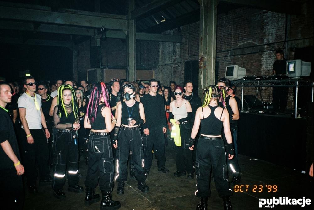 początki subkultury cybergoth w klubie lata 90