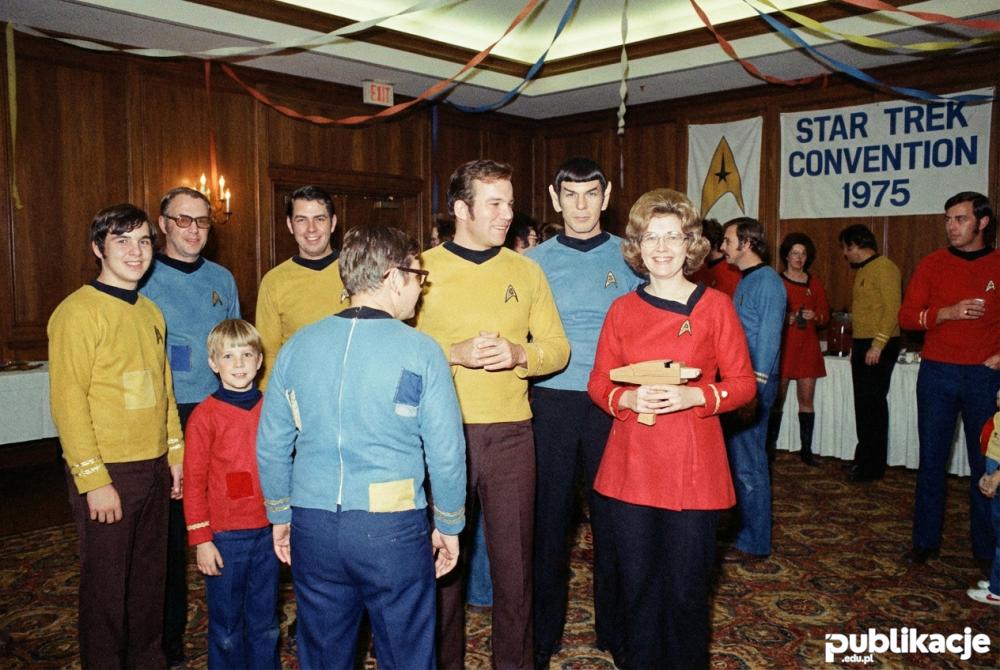 Fani Star Trek na konwencie w latach 70 w strojach domowej roboty