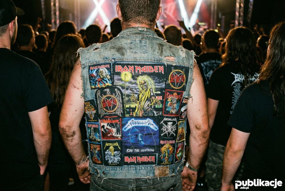 kamizelka metalowa z naszywkami battle jacket