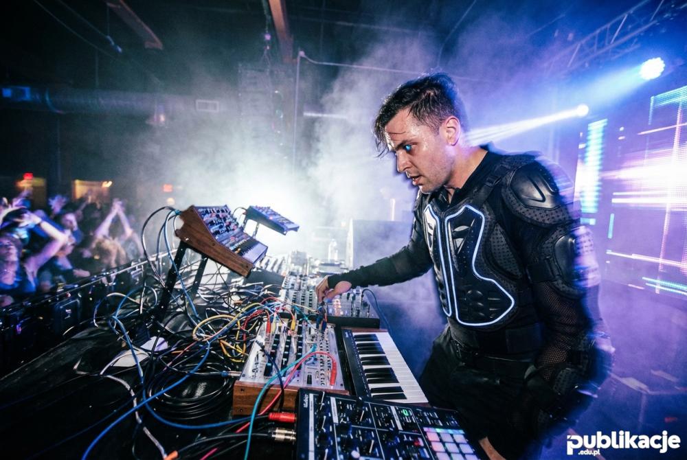 koncert muzyki industrialnej i ebm