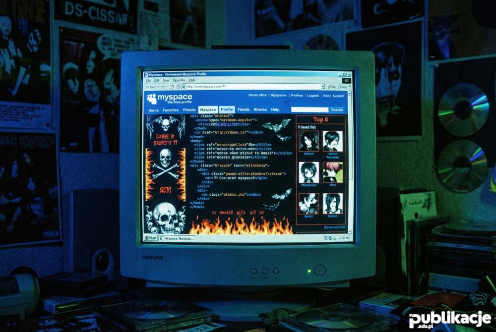 Profil Myspace na starym monitorze lata 2000