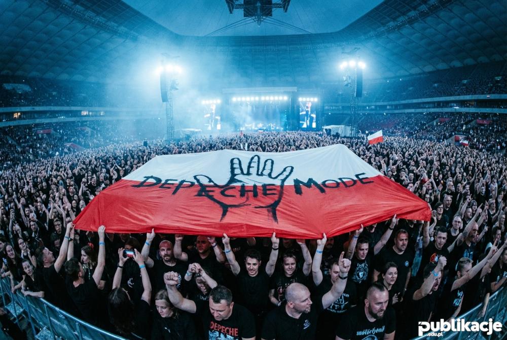 Polska flaga na koncercie Depeche Mode