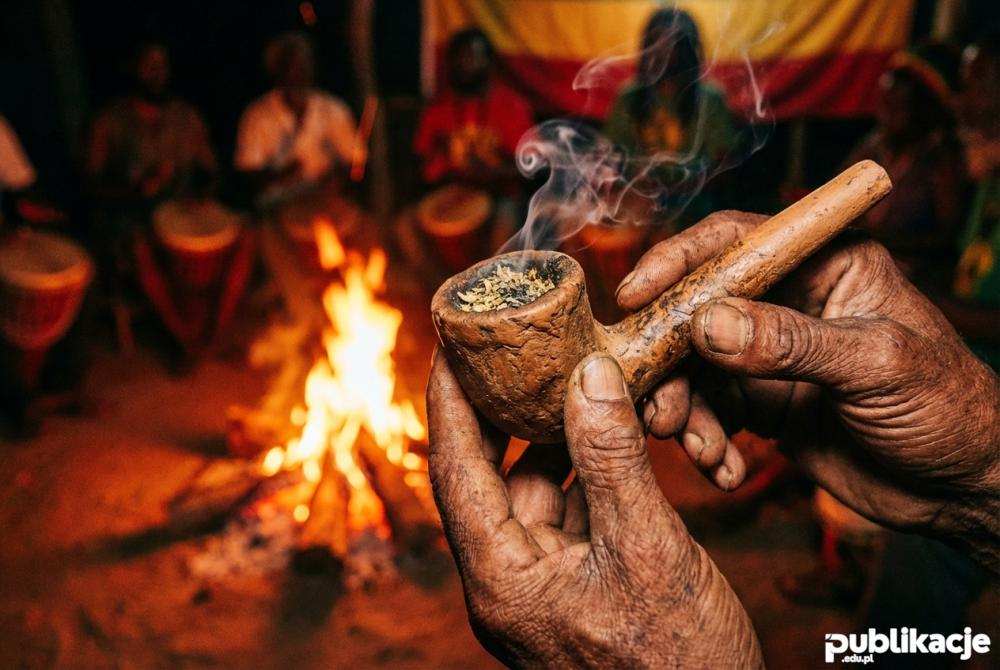 rytual palenia fajki chalice bebny nyabinghi