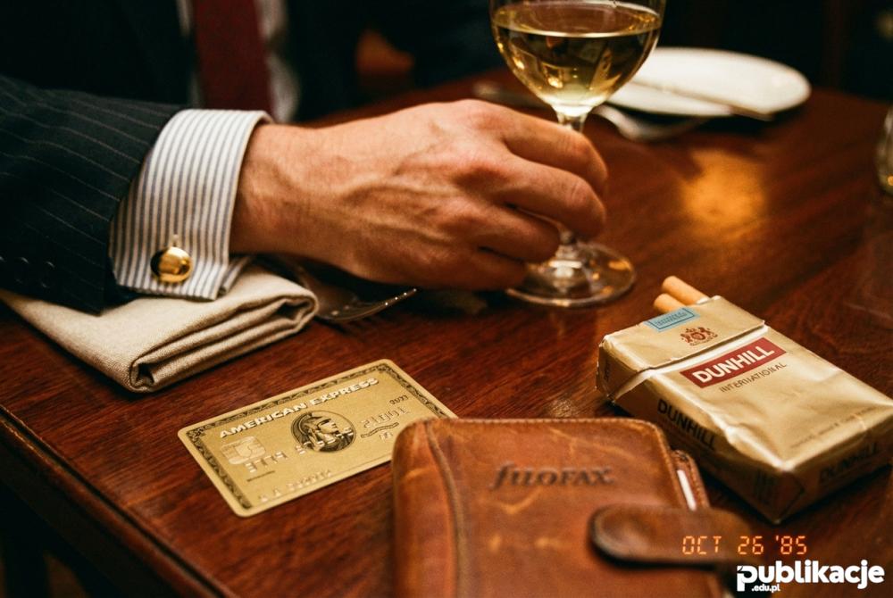 Luksusowe akcesoria yuppie karta kredytowa i filofax