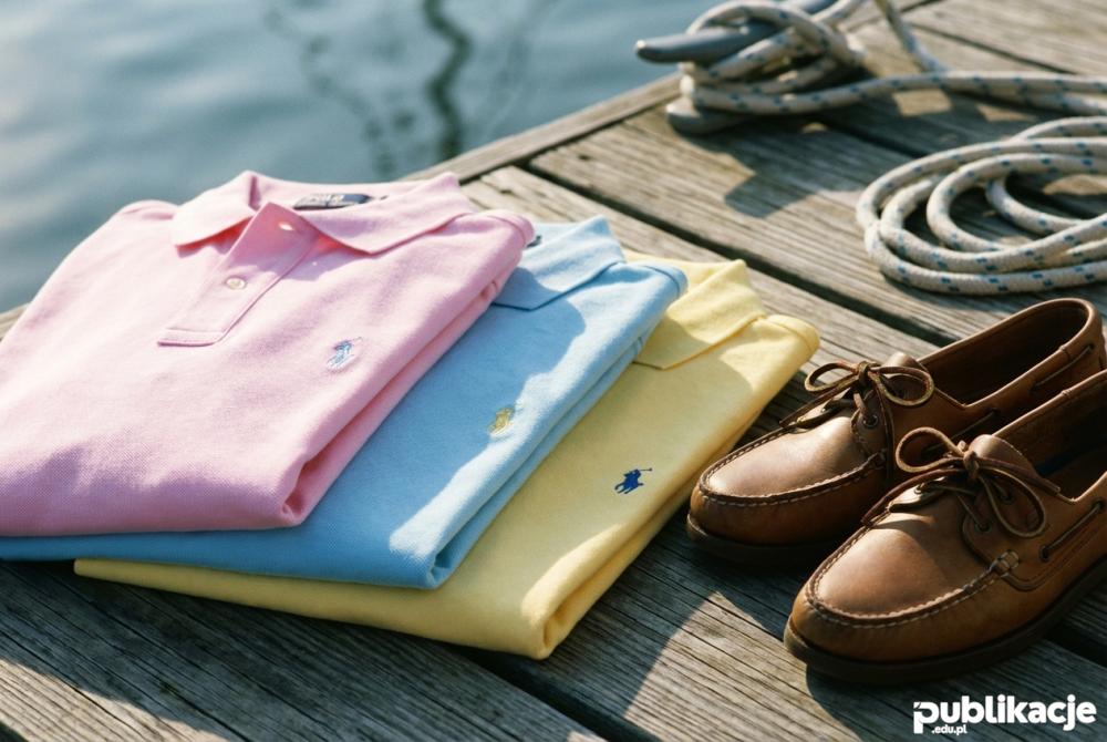Elementy garderoby preppy koszulki polo i mokasyny